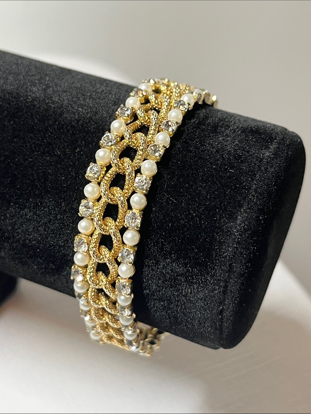 Vintage Gold Pearl & Crystal Chain Bracelet 
Unique. Elegant. Versatile.